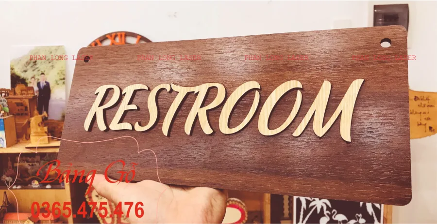 Biển bảng quảng cáo chỉ dẫn cho nhà vệ sinh, toilet, RestRoom dán chữ gỗ nổi