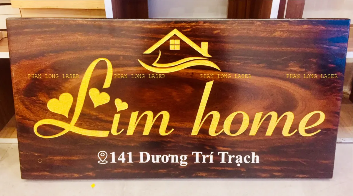 Khắc laser logo lên biển bảng quảng cáo bằng gỗ theo yêu cầu tại Quận 1, Quận 11, Quận 9, Quận 3, Quận 5, Quận 7, Sài Gòn