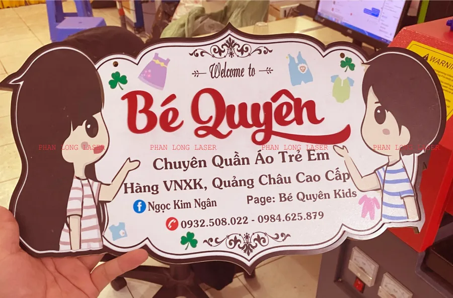 Biển bảng quảng cacso bằng gỗ treo tường shop quần áo trẻ em tại Hà Nội, Tphcm, Sài Gòn, Đà Nẵng, Hải Phòng, Cần Thơ