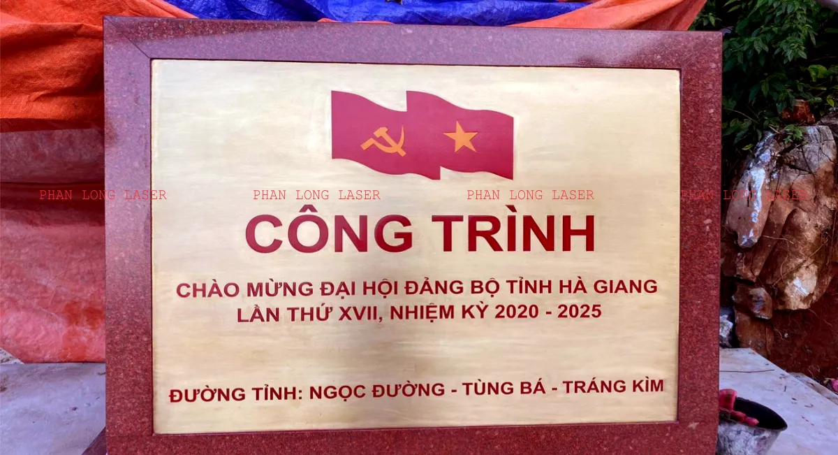 Biển bảng quảng cáo bằng đá dán bảng kim loại đồng tại Thanh Xuân, Cầu