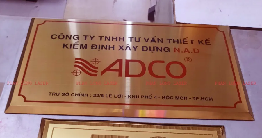 Biển bảng quảng cáo văn phòng công ty làm bằng inox vàng xước khắc ăn mòn tại Sài Gòn, Hà Nội, Hải Phòng, Đà Nẵng và Cần Thơ