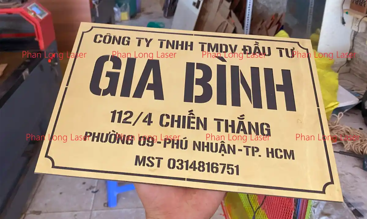 Biển bảng số nhà kết hợp biển bảng quảng cáo làm bằng kim loại inox khắc laser tại Phú Nhuận, TP Hồ Chí Minh