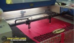 Cắt vải bằng máy laser đảm bảo độ chính xác cao, nét cắt mịn đẹp