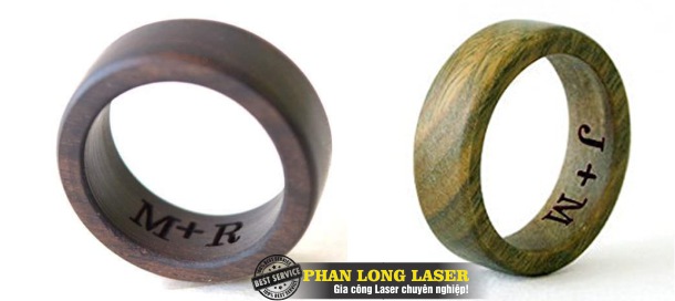 Khắc laser theo yêu cầu lên nhẫn cưới, nhẫn gỗ giá rẻ