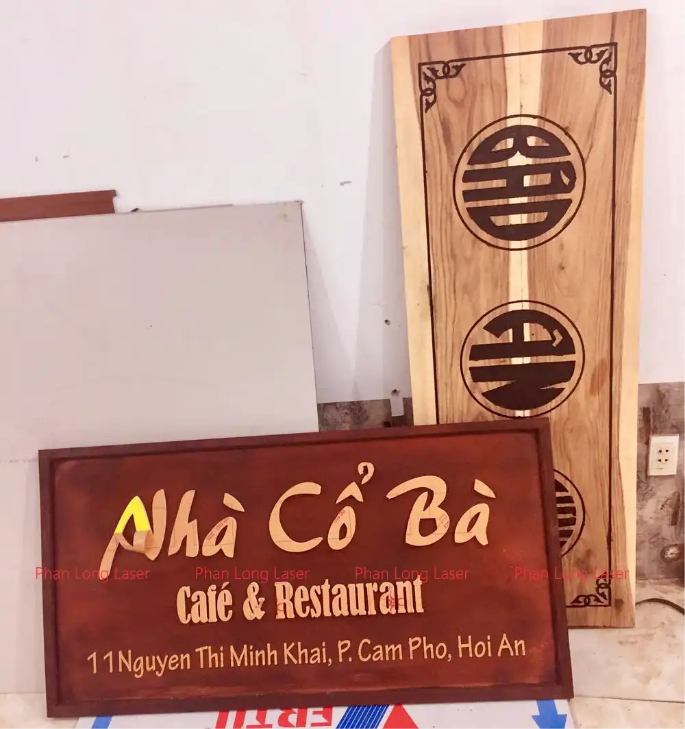 Làm biển bảng quảng cáo gỗ chữ nổi nhựa mica cho quý khách hàng tại Cẩm Phố, Hội An, Quảng Nam