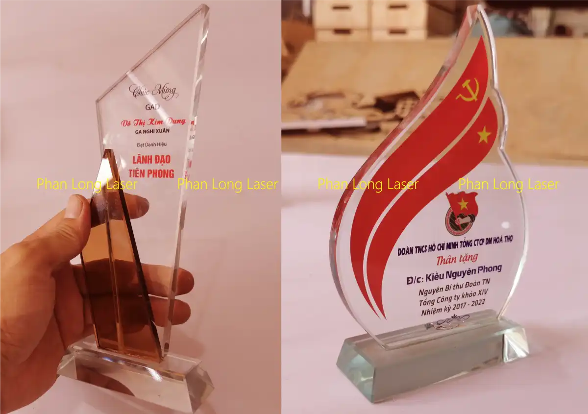 Cúp và kỷ niệm chương bằng chất liệu nhựa mica acrylic được in UV logo tạo hình nội dung theo yêu cầu tại Quận 12, Quận 10, Quận 2, Quận 4, Quận 6, Quận 8, TP Hồ Chí Minh