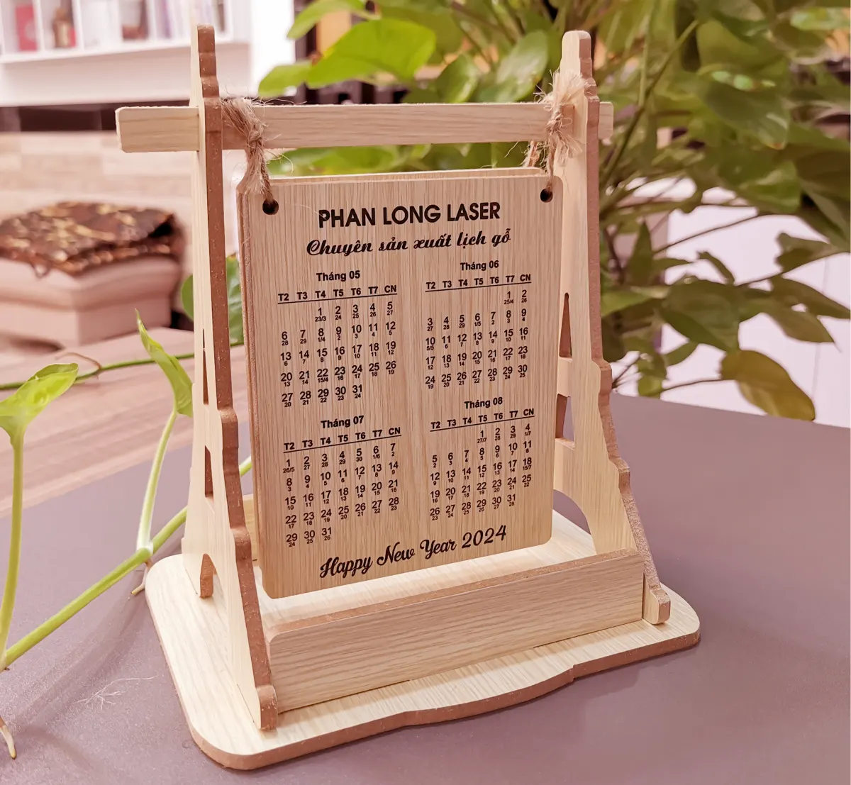 Thiết kế và sản xuất làm lịch gỗ để bàn theo yêu cầu cực nhanh lấy liền trong 3-5 phút tại TP Hồ Chí Minh, Hà Nội, Hải Phòng, Đà Nẵng, Cần Thơ