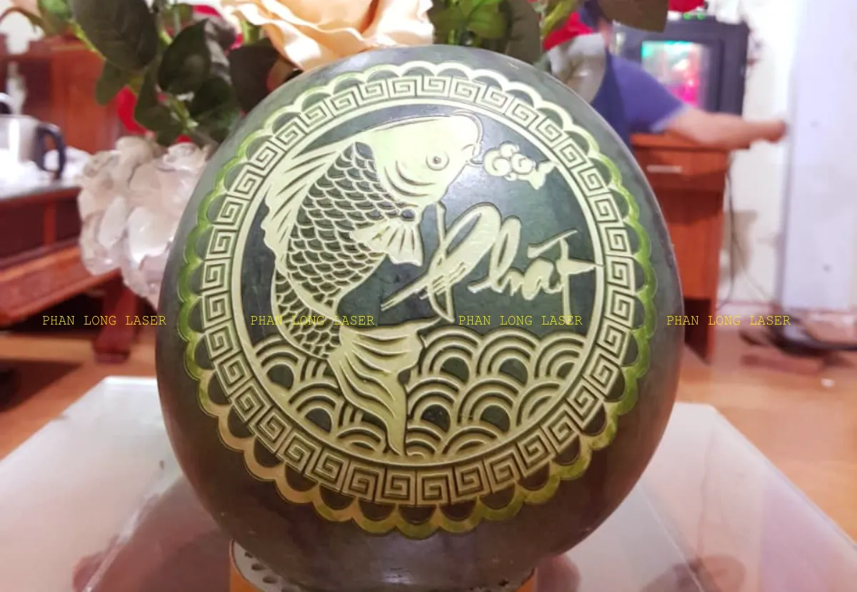 Khắc logo hoa văn thư pháp lên trái cây hoa quả dưa hấu tại Đà Nẵng và Hải Phòng